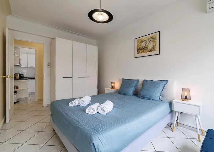 Myn1 - Spacieux Face A La * Menton